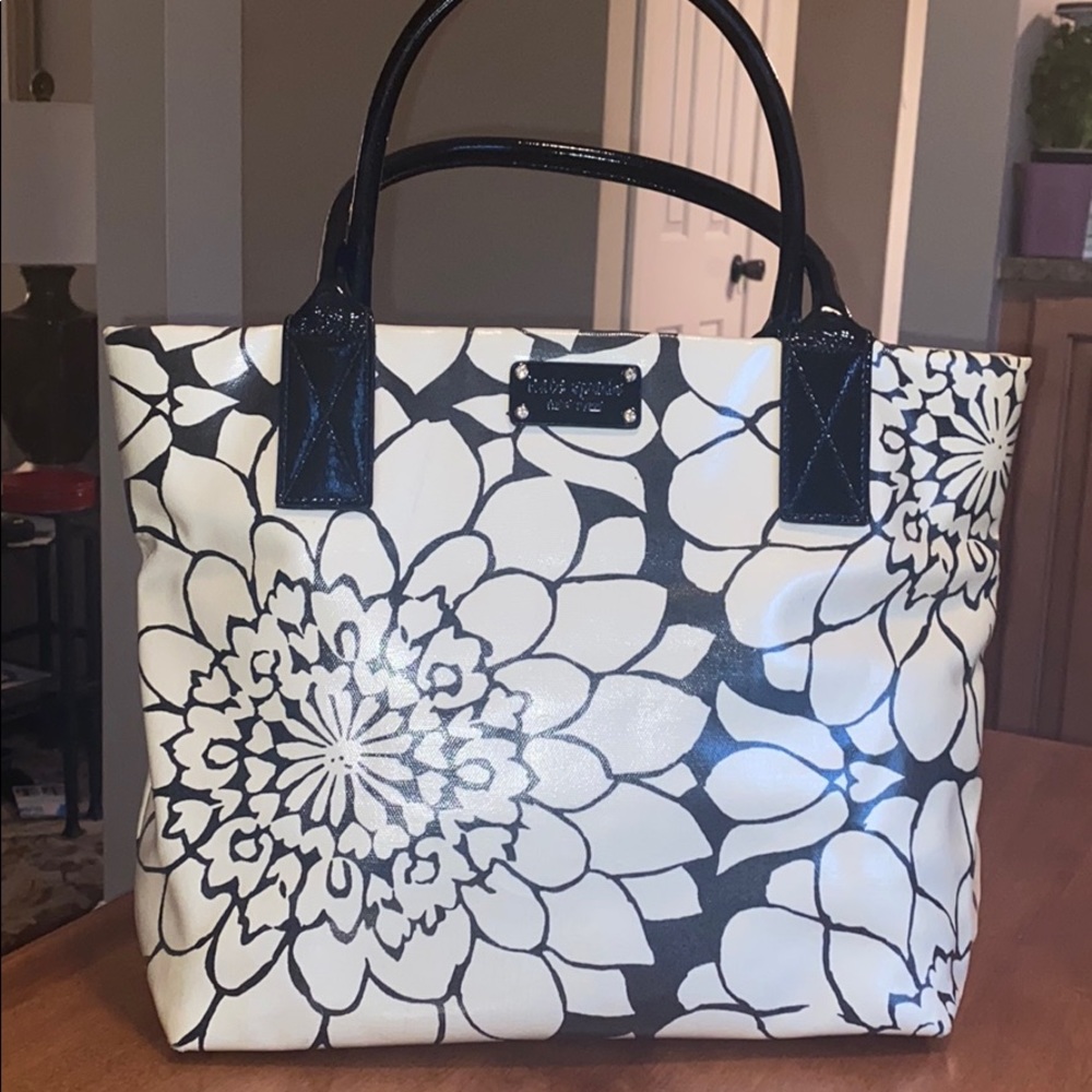 Authentic Kate Spade Tote - Picture 2 of 8